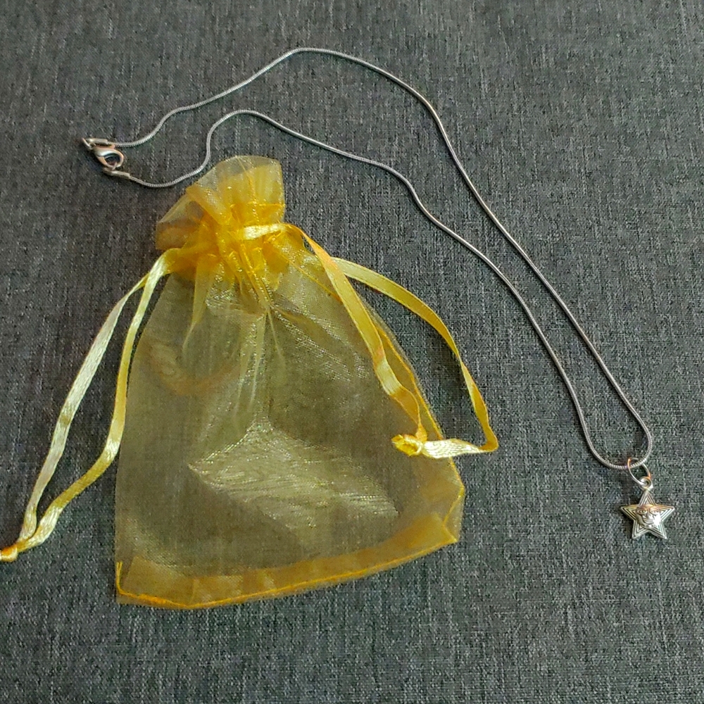 NWOT 🌞 Sun  Necklace